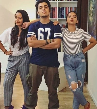 Gagan Arora alongside his co stars Ahsaas Channa and Apoorva Arora