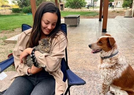 Alexandra Rodriguez taking care to her pets