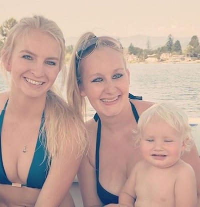 Mandy Hansen along with her sister Nina Hansen and her nephew