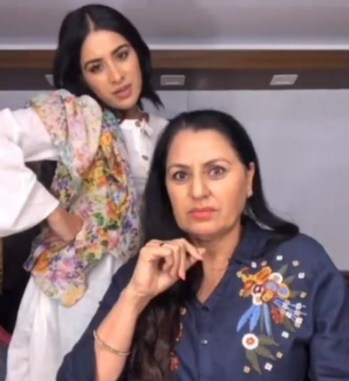 Sara Gurpal with her mother Gurmit Kaur Gurpal